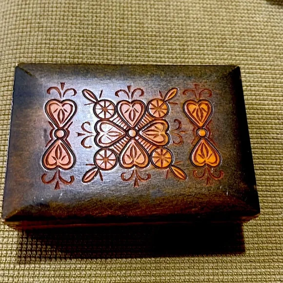 Small jewelry box or trinket box - Picture 1 of 4